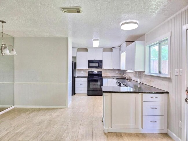 Building Photo - 22510 Parsonsgate Dr