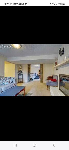 Building Photo - 805 Paradise Ln