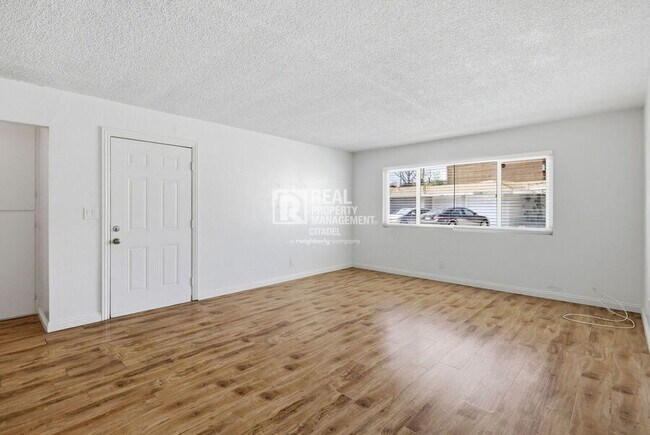 Building Photo - 186 E 21st St