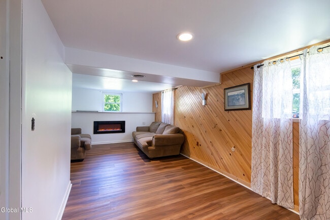 Building Photo - 99 Fiddlers Ln