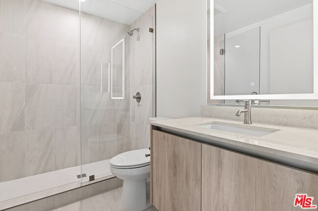 Building Photo - 2521 S Orange Dr