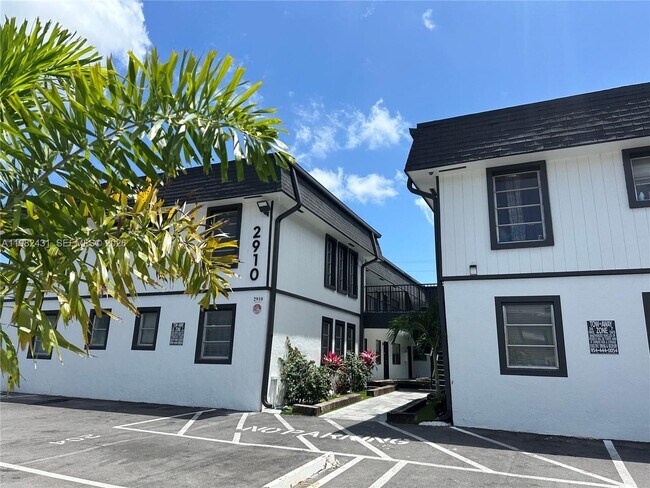 Building Photo - 2910 Pierce St