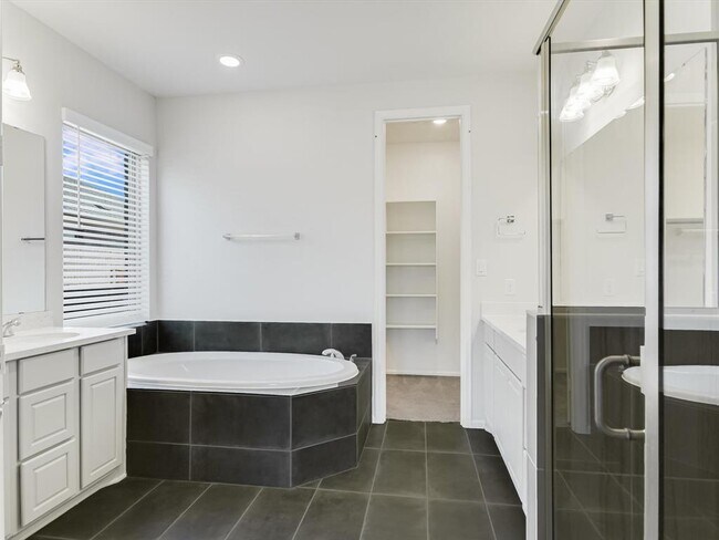 Building Photo - 396 Cold Riv Run