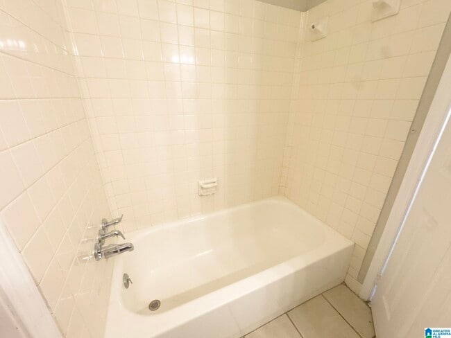 Building Photo - 436 Henry St