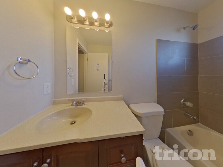 Building Photo - 10435 W 107th Pl