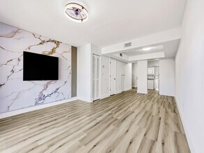 Building Photo - 2925 W 80th St