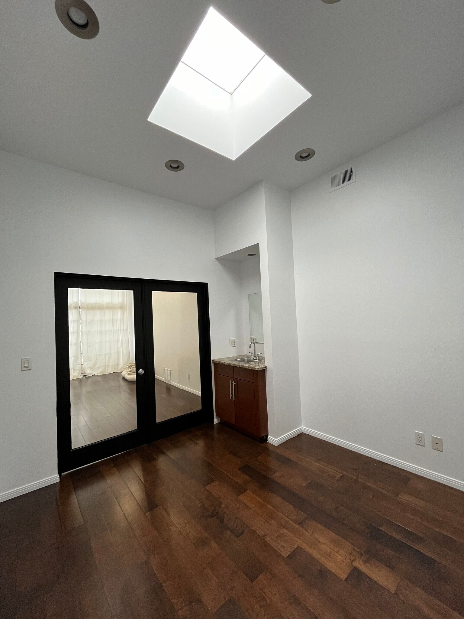Building Photo - 860 S Lucerne Blvd