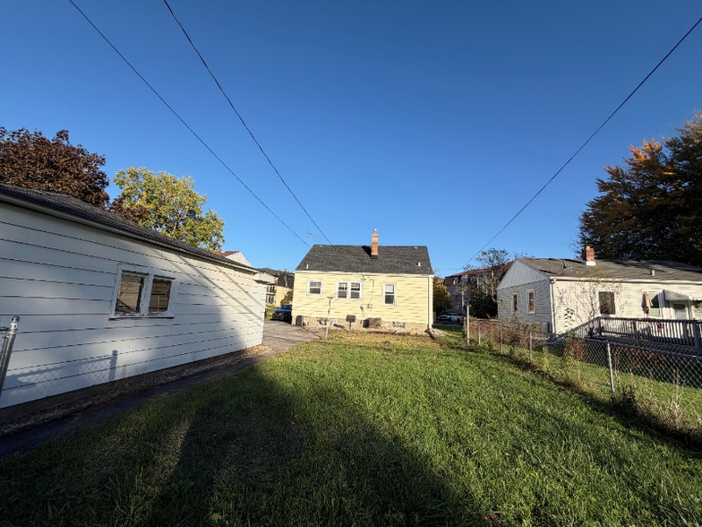 Building Photo - 18534 Wentworth Ave