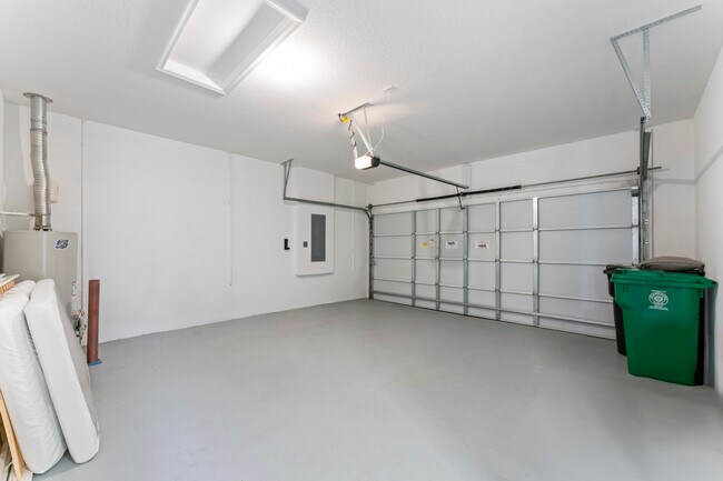 Building Photo - 12664 SW Eleanor Dr
