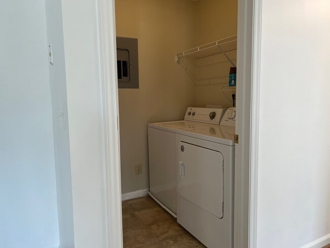 Building Photo - 6704 W Friendly Ave