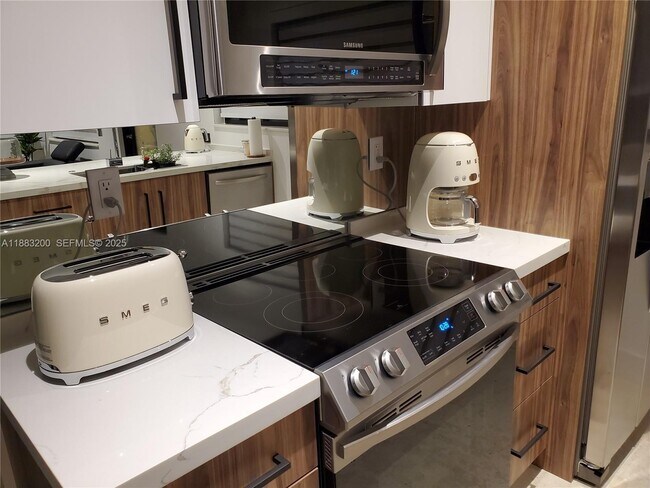 Building Photo - 77 NE 43rd St