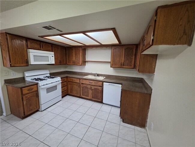 Building Photo - 6671 W Tropicana Ave