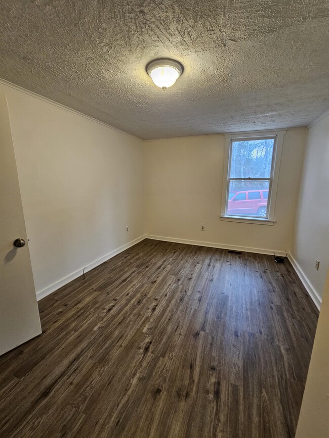 Building Photo - 71 Moultonville Rd