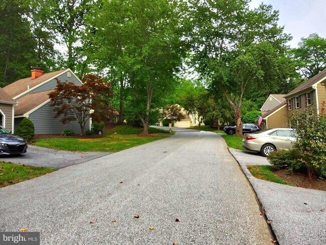 Building Photo - 404 Cranberry Ln