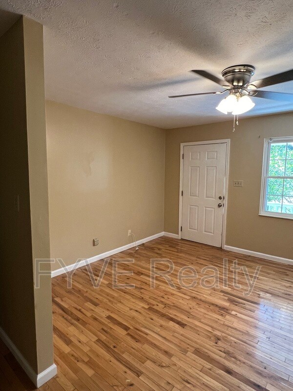 Building Photo - 5924 Blossom Rd