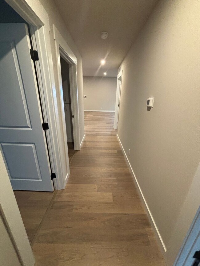 Building Photo - Beautiful New Duplex!