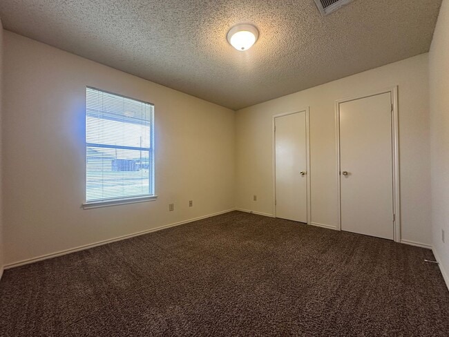 Building Photo - Duplex