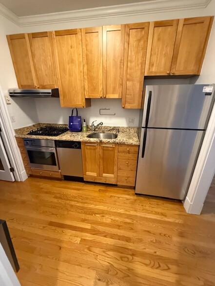 Primary Photo - 50 Queensberry St
