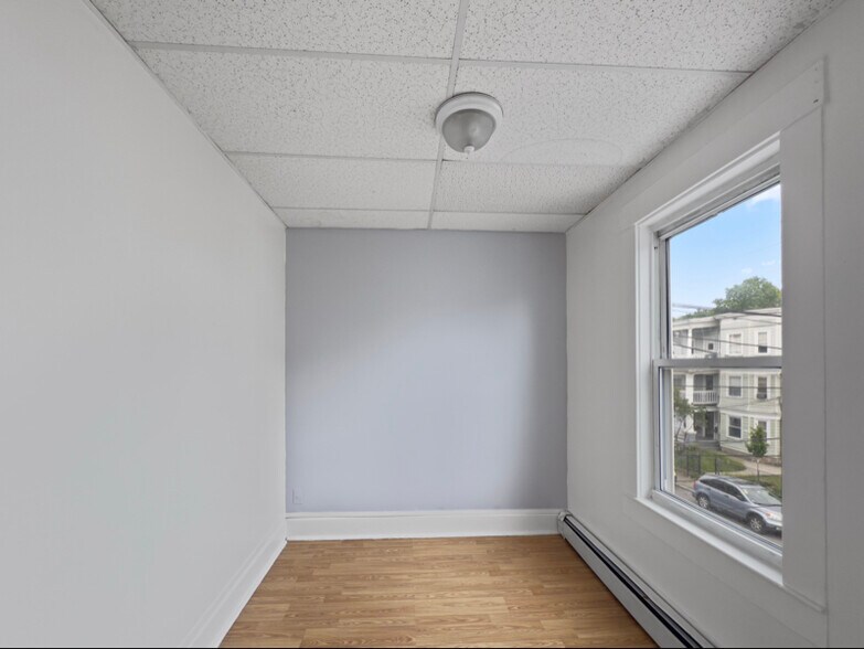 Building Photo - 61 Knox St