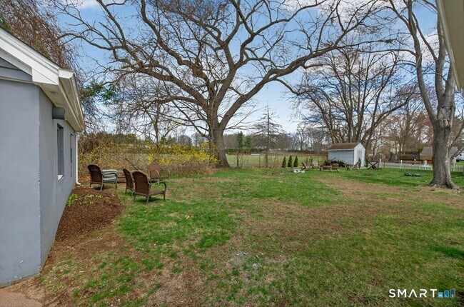 Building Photo - 121 Milldale Ave