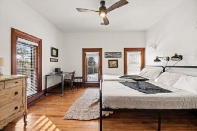 Building Photo - 704 24th Ave