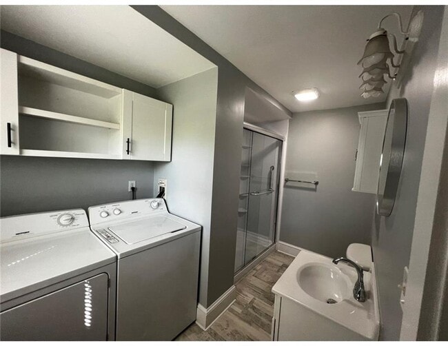 Building Photo - 348 Market St