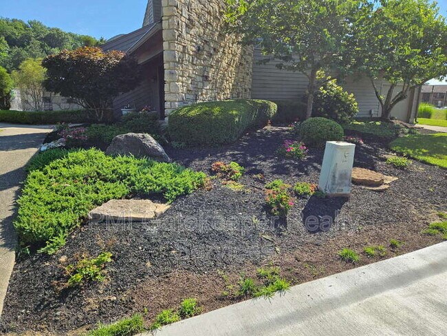 Building Photo - 7226 Creekview Dr