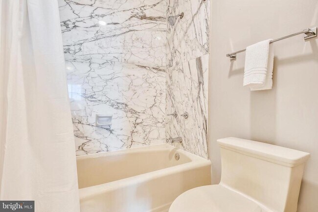 Building Photo - 1101 S Arlington Ridge Rd