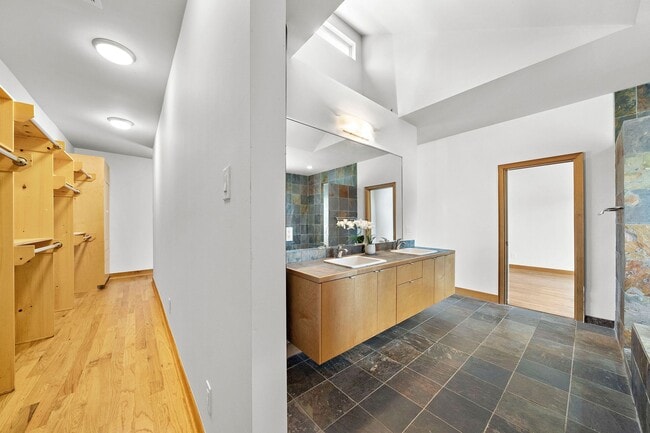 Building Photo - 1414 Rosewood St