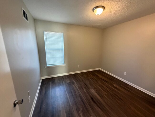 Building Photo - 6360 Greenbriar Dr