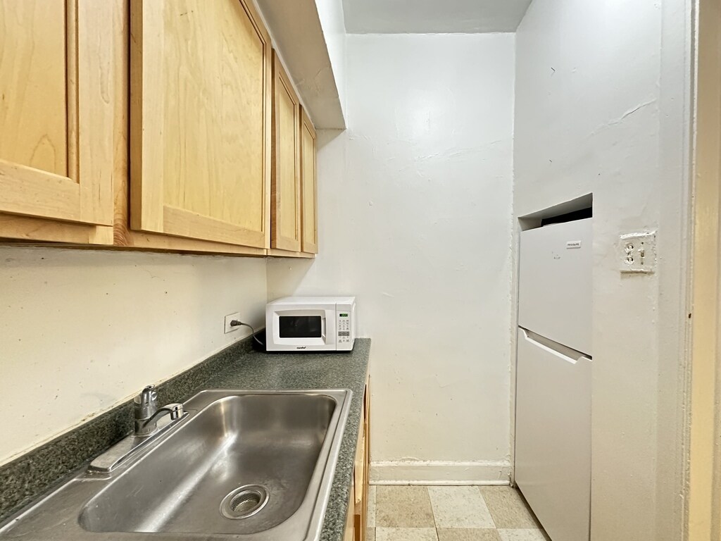 Building Photo - 562 W Arlington Pl