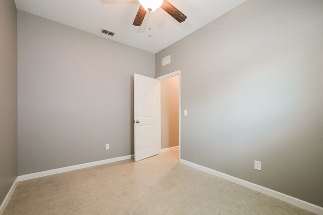 Building Photo - 2632 Island Walk Dr