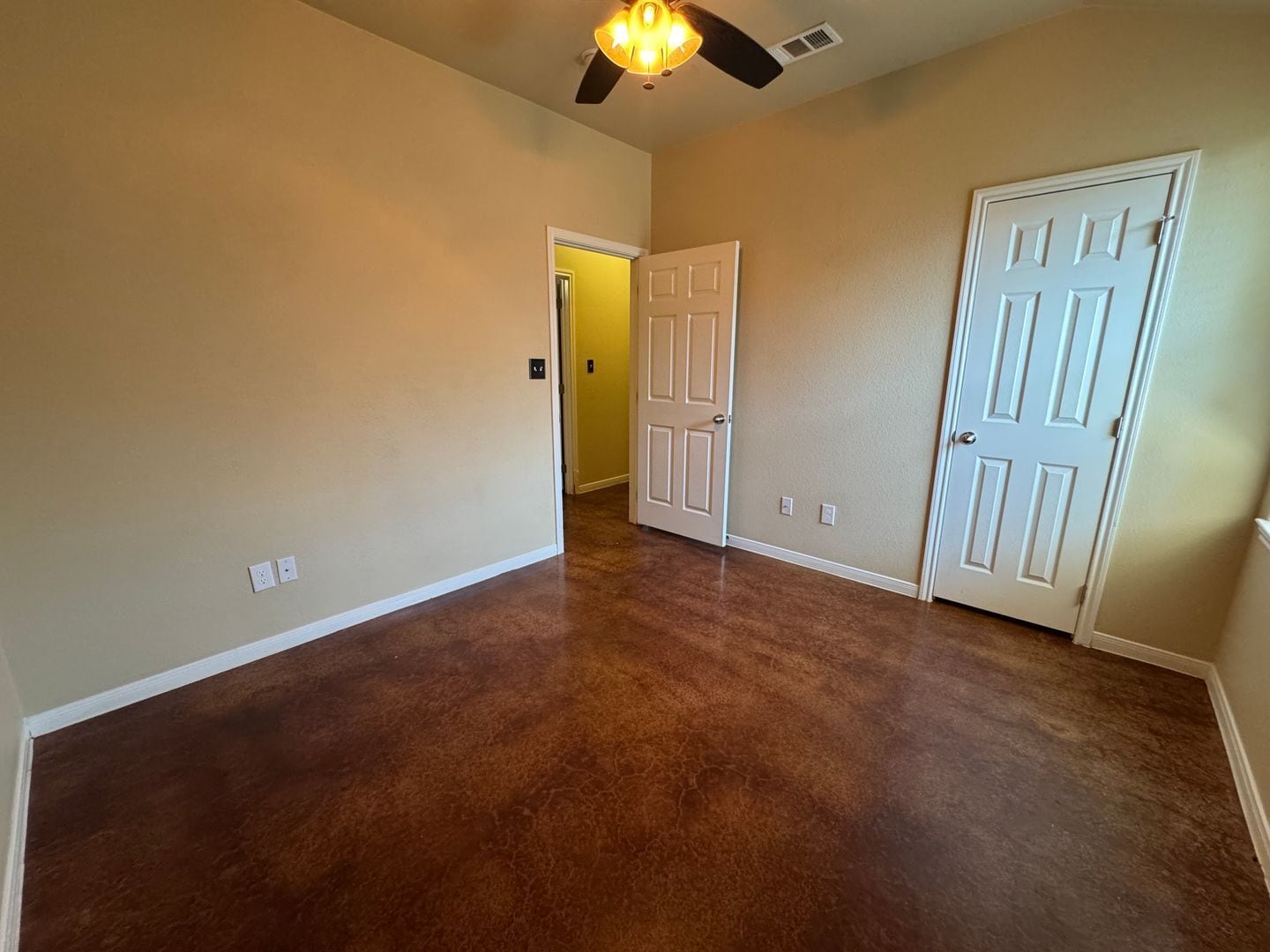 Building Photo - 4305 Cambridge Dr