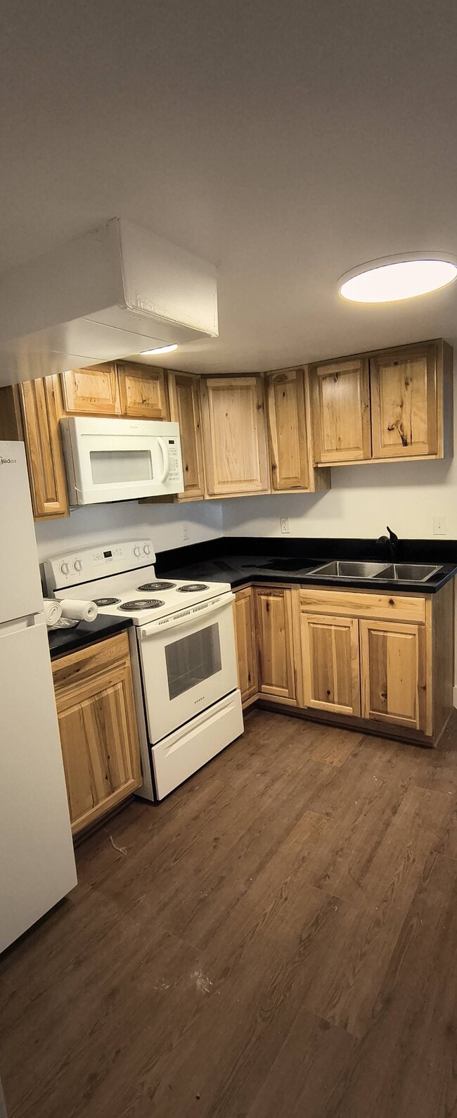 Building Photo - 380 E 700 S