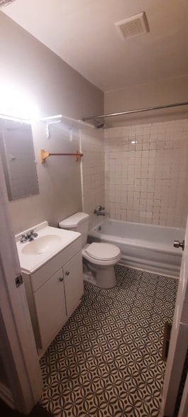 Building Photo - 1614 Elizabeth Rd