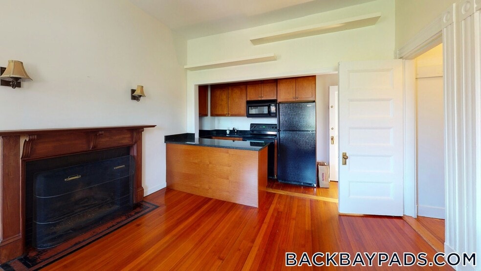 Building Photo - 591 Beacon St