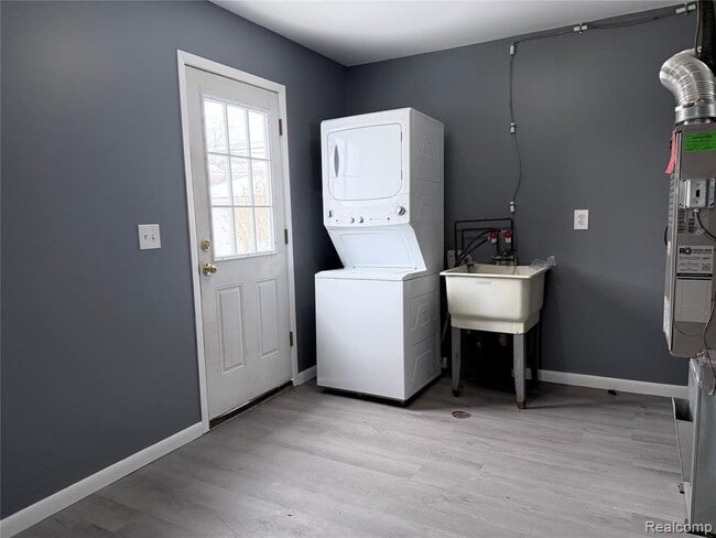 Building Photo - 166 W Coy Ave