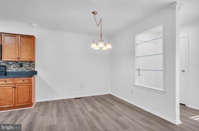 Building Photo - 21 Uxbridge Pl