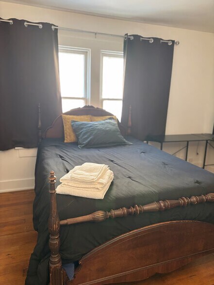 Bedroom 2 - 1039 Highland Ave