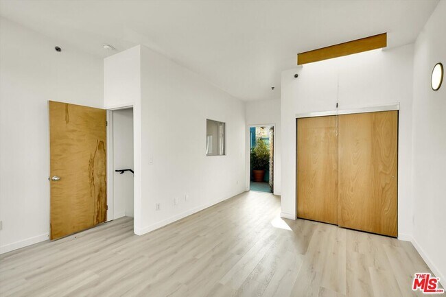 Building Photo - 11960 Iowa Ave