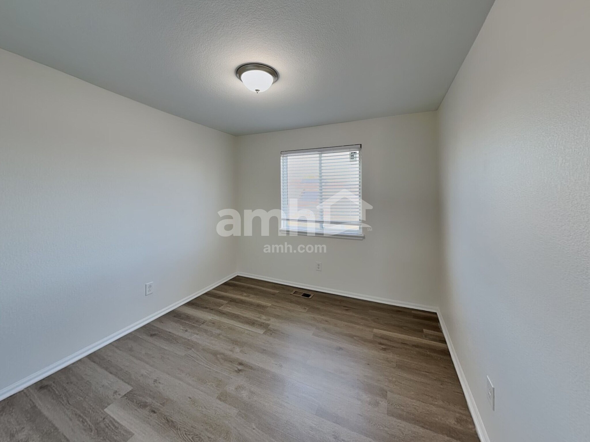 Building Photo - 14592 E 52nd Ave