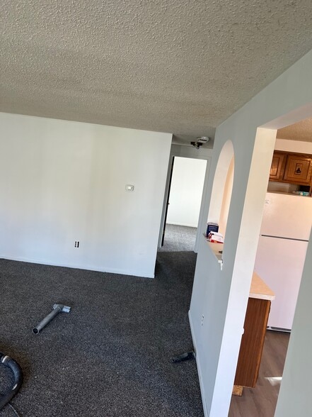 Building Photo - 308 Frontier Ave