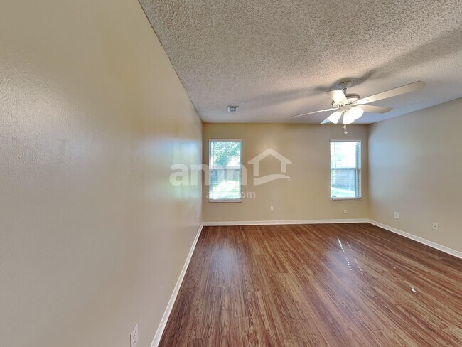 Building Photo - 1915 Breckenridge Blvd