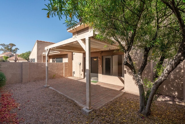 Building Photo - 1656 N Sierra Vista Dr