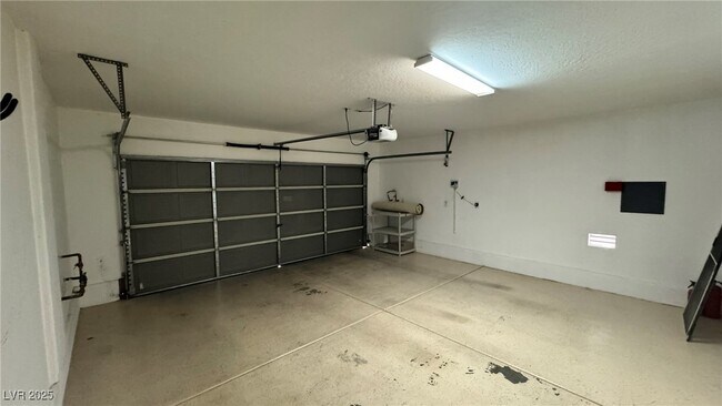 Building Photo - 3173 Color Palette Ave
