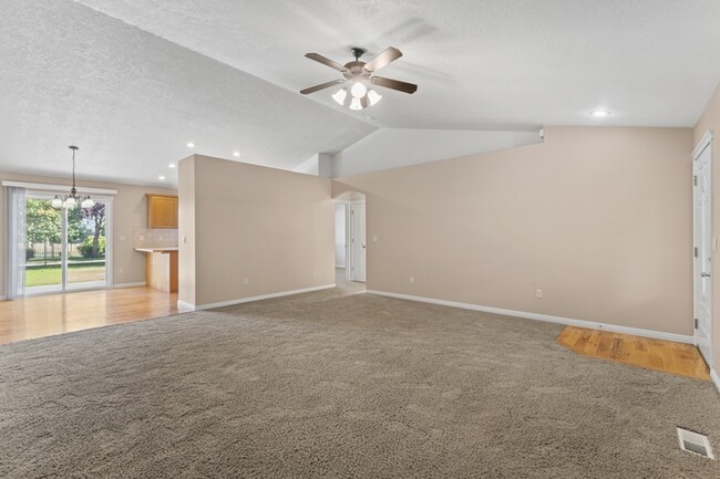 Building Photo - 1770 W Bellagio Dr