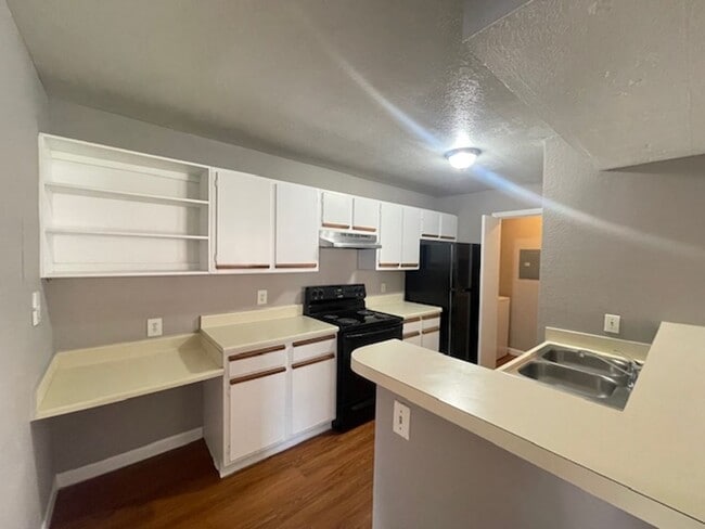 Building Photo - First Floor 1 Bedroom Condo In Orlando Area!