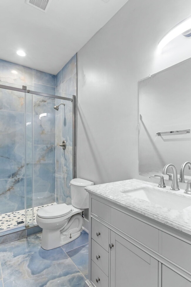 Building Photo - 944 Brent St