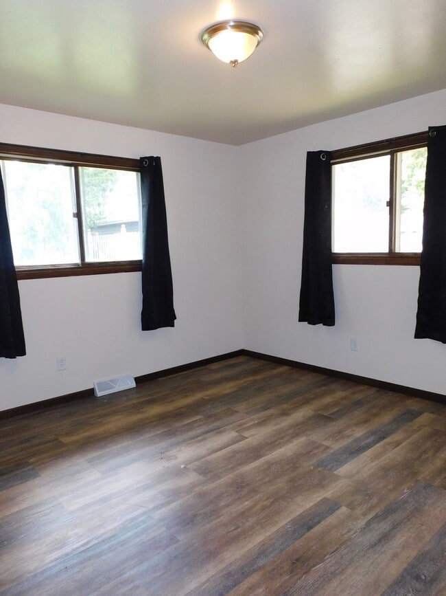Building Photo - Beautiful 3 bedroom 2 bath Single Family H...