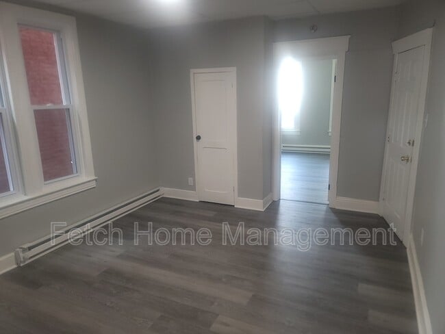 Building Photo - 264 W Cottage Pl